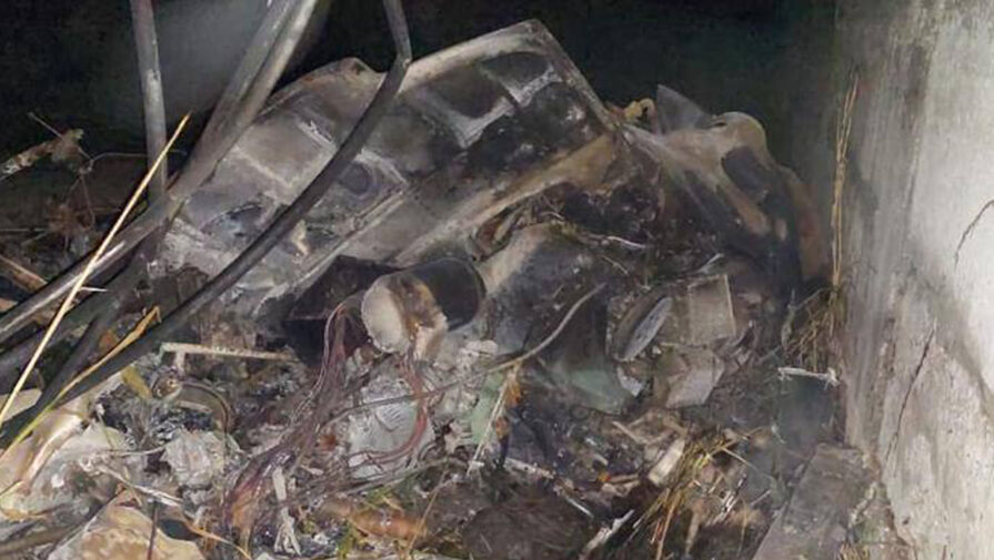 Фрагменты упавшего на Ставрополье вертолета Ми-2 нашли в поле сгоревшего камыша