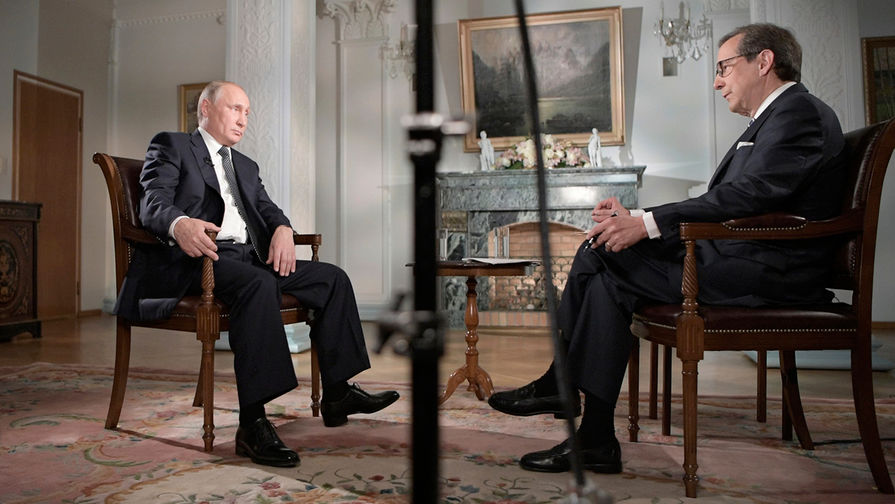 Президент России Владимир Путин и ведущий Fox News Крис Уоллес во время интервью а Хельсинки, 16 июля 2018 года