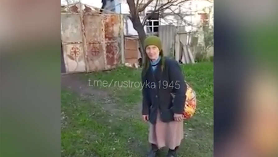 В Мариуполе установили памятник бабушке, отказавшейся менять Знамя Победы на еду