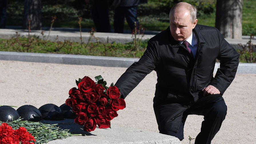 В День памяти и скорби Президент возложил венок к Могиле Неизвестного Солдата
