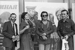 Кинокритик Рональд Холловей, кинорежиссеры Лариса Шепитько, Бернардо Бертолуччи и Элем Климов (слева направо) на международном кинофестивале в Москве, 1977 год
