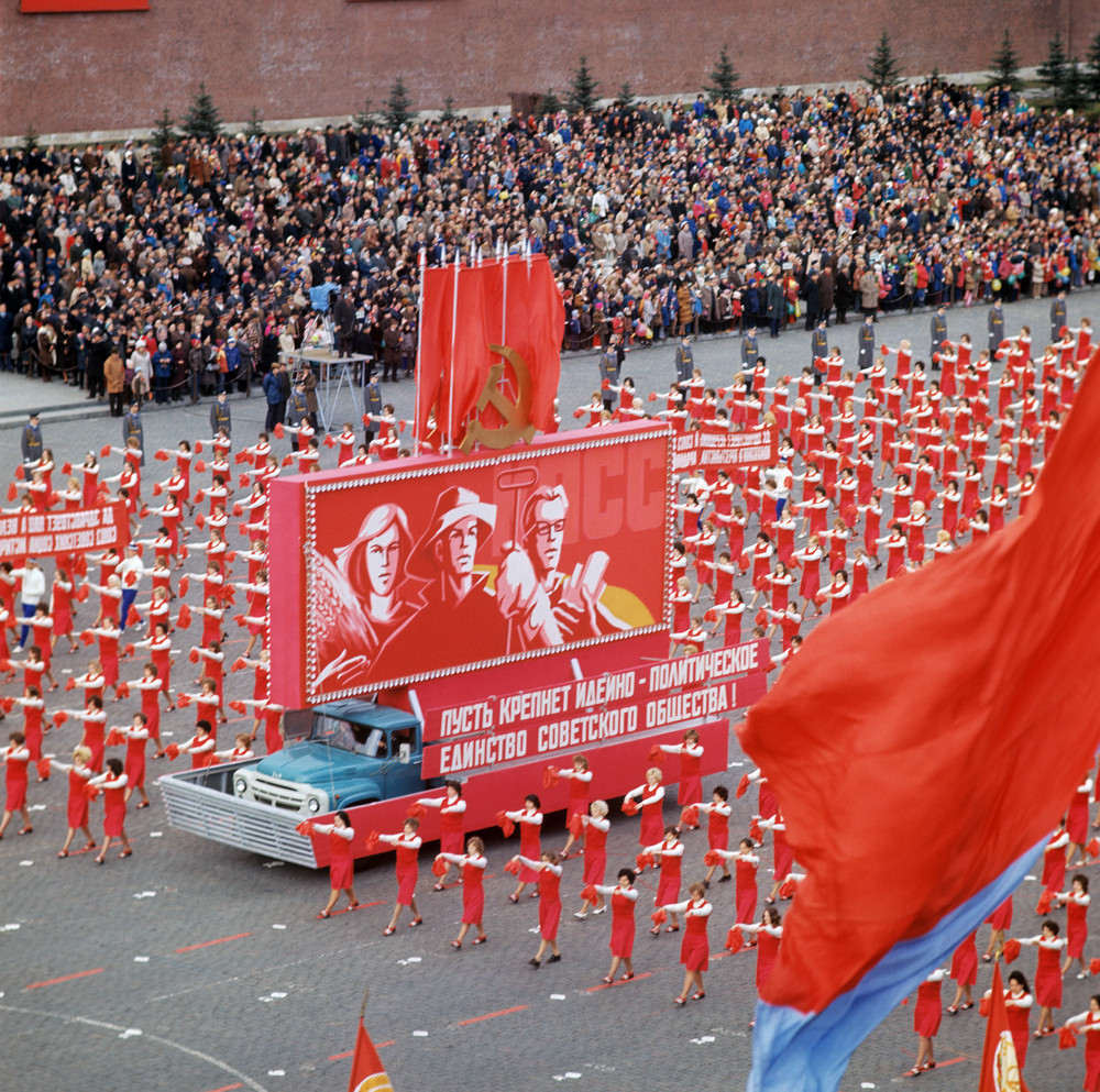 Праздничная первомайская демонстрация. Парад физкультурников на Красной площади. 1976 год.