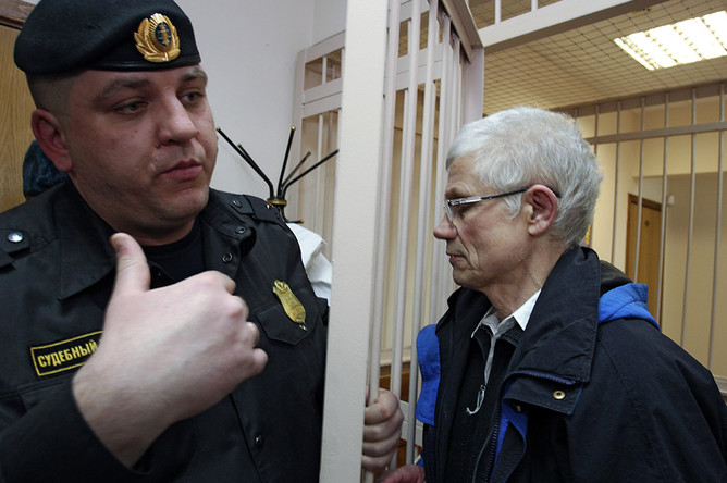 Прокурор попросил не пускать в церкви испортившего иконы петербуржца