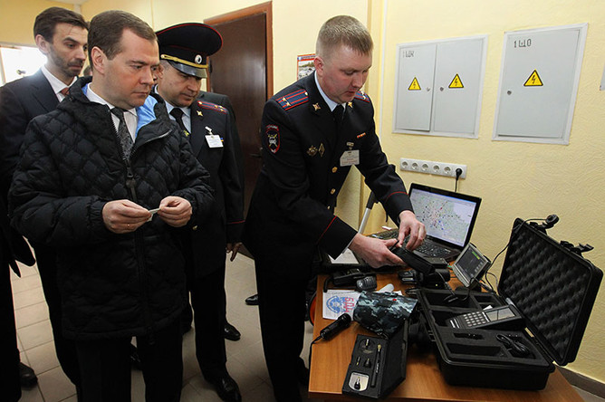 Совещание в подмосковном Голицыно началось с неутешительной статистики, озвученной Медведевым