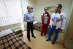 ..посетил место обитания российских атлетов на время выступлений в Казани..