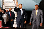 В аэропорту Найроби Барака Обаму встретил президент Кении Ухуру Кениата