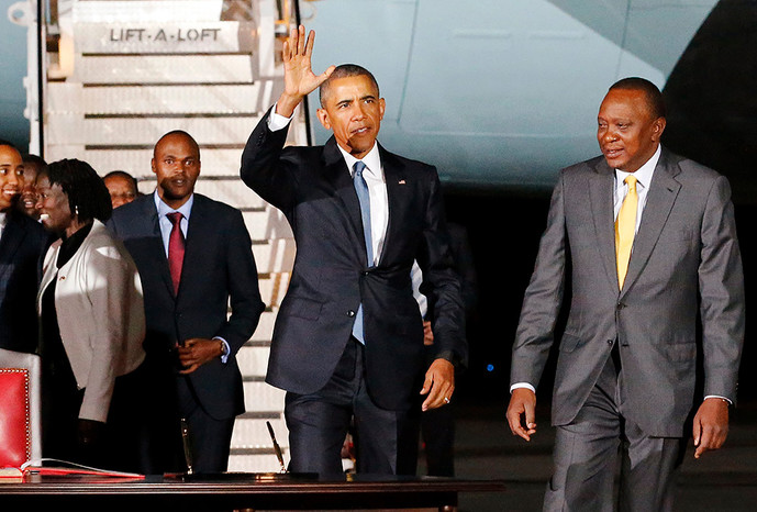В&nbsp;аэропорту Найроби Барака Обаму встретил президент Кении Ухуру Кениата