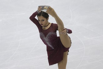 Евгения Медведева лидирует перед произвольной программой у женщин на чемпионате Европы по фигурному катанию
