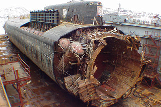 12 августа 2000 года. К-141 «Курск». Трагическая гибель всего экипажа подлодки (118 человек) в результате взрыва торпедного боезапаса и затопления лодки