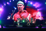Группа Red Hot Chili Peppers выступает на фестивале Park Live в Москве