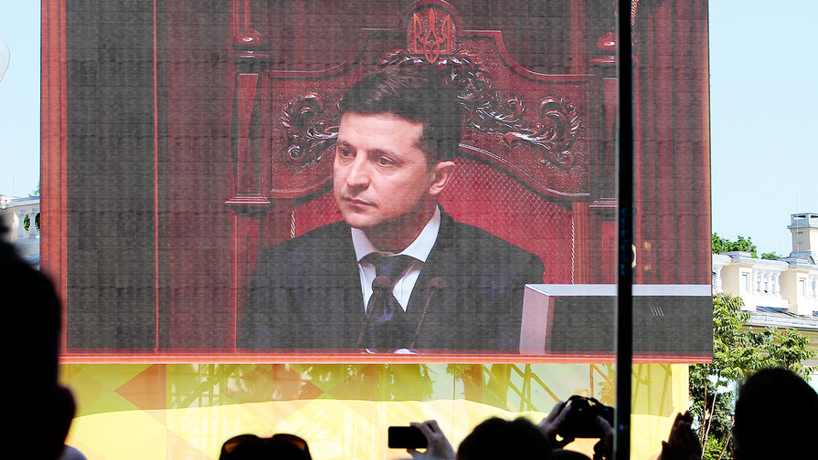 Трансляция церемонии инаугурации избранного президента Украины Владимира Зеленского у Мариинского дворца в Киеве, май 2019 года 