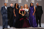 Актриса Квинта Брансон и команда сериала «Начальная школа Эбботт», который победил в номинации «Лучший телесериал (мюзикл или комедия)»