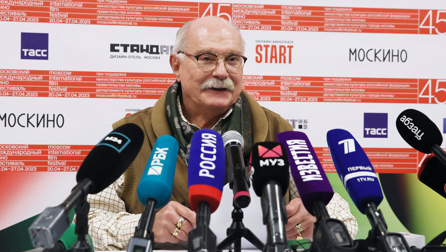 Михалков рассказал, что не пользуется услугами стилистов
