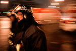 Сотрудники пожарно-спасательных подразделений МЧС на месте пожара в швейном цеху по производству подушек по адресу улица Стромынка, дом 25 в Москве