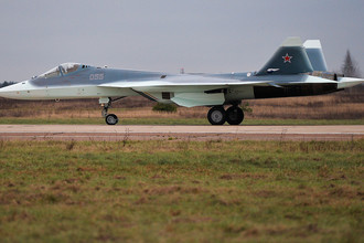 Многоцелевой истребитель пятого поколения Т-50 в подмосковном Жуковском, 2013 год