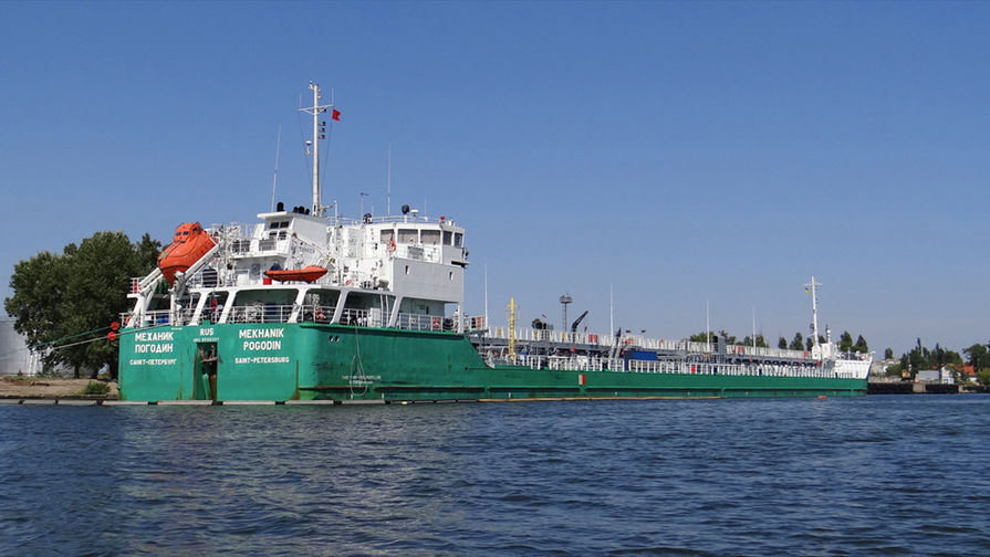 Российский танкер «Механик Погодин» в порту Херсона, август 2018 года