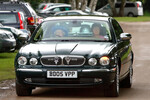 Королева Елизавета II за рулем автомобиля Daimler Jaguar, 2007 год