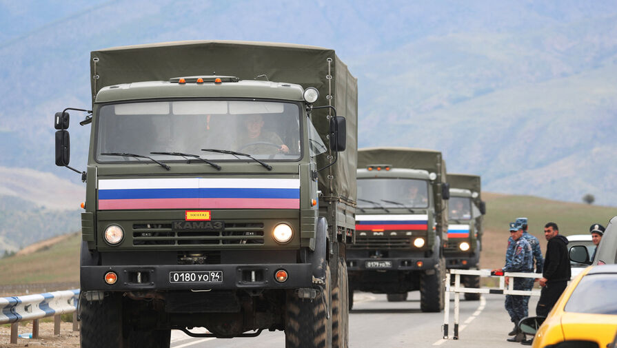 Российские миротворцы сопроводили из Степанакерта колонны с 300 жителями Карабаха