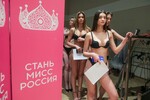 Участницы кастинга конкурса «Мисс Россия 2024» в ТРЦ «Ривьера», Москва, 21 июля 2024 года