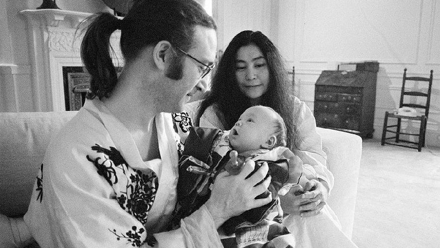 В&nbsp;1966 году Леннон познакомился с&nbsp;японской художницей Йоко Оно, которая через&nbsp;три года стала его второй женой. Их ребенок Шон Леннон тоже пошел по&nbsp;стопам отца