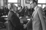 Генеральный секретарь ЦК КПСС Леонид Брежнев и премьер-министр Франции Жак Ширак во время встречи, 1975