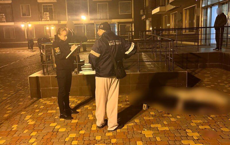 В Одессе под окнами дома нашли тело россиянки и ее двухлетней дочери