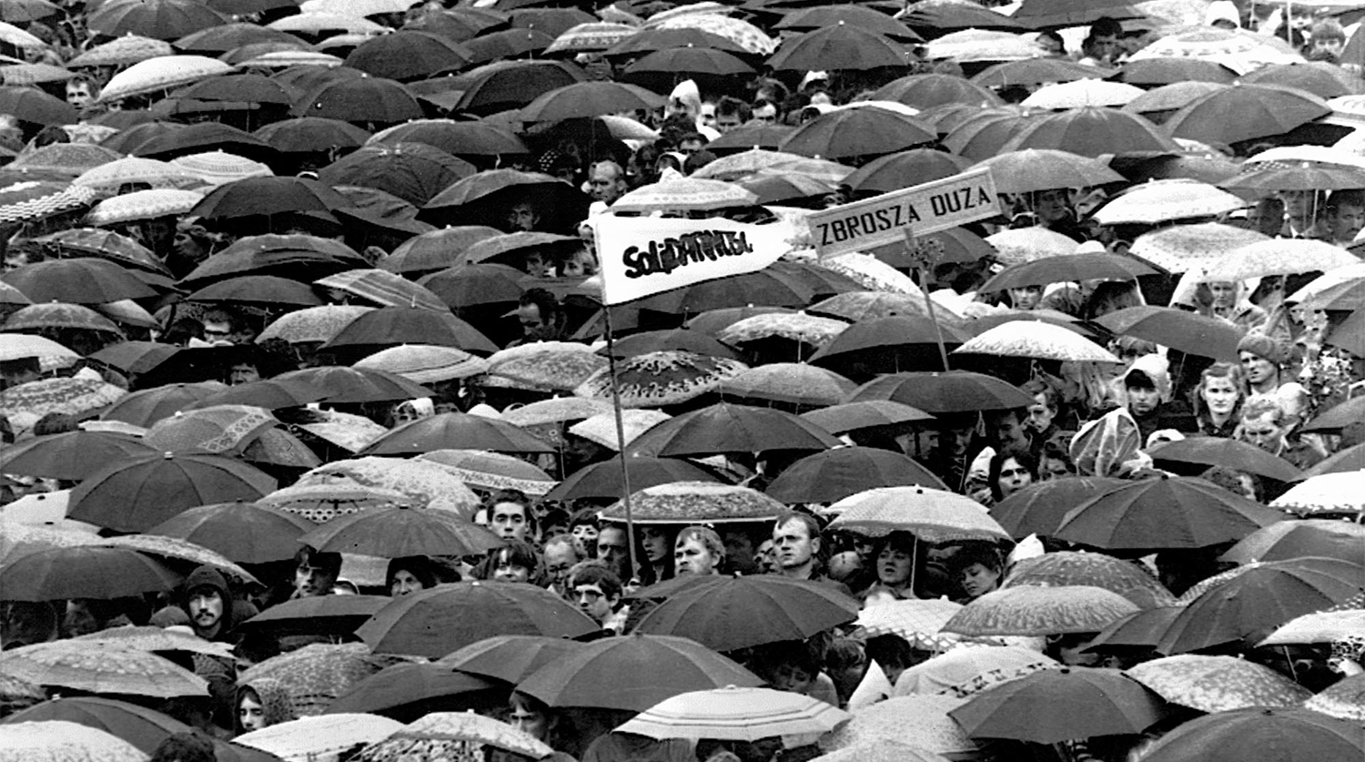Во время мессы папы Римского Иоанна Павла II в Ченстохове, июнь 1983 года