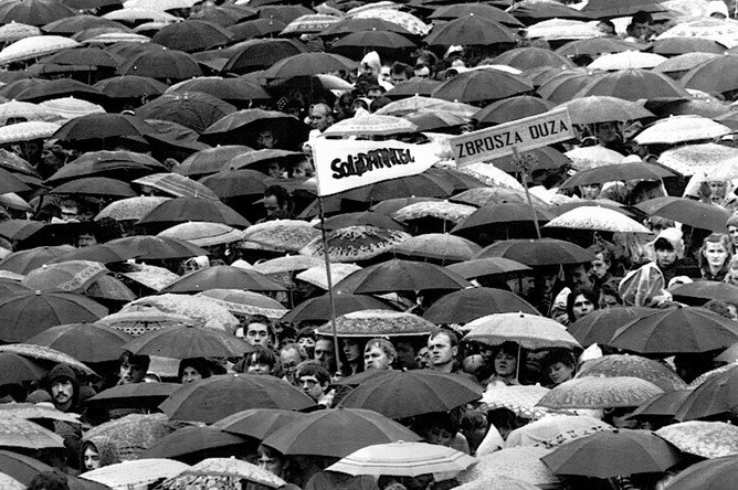 Во время мессы папы Римского Иоанна Павла II в Ченстохове, июнь 1983 года