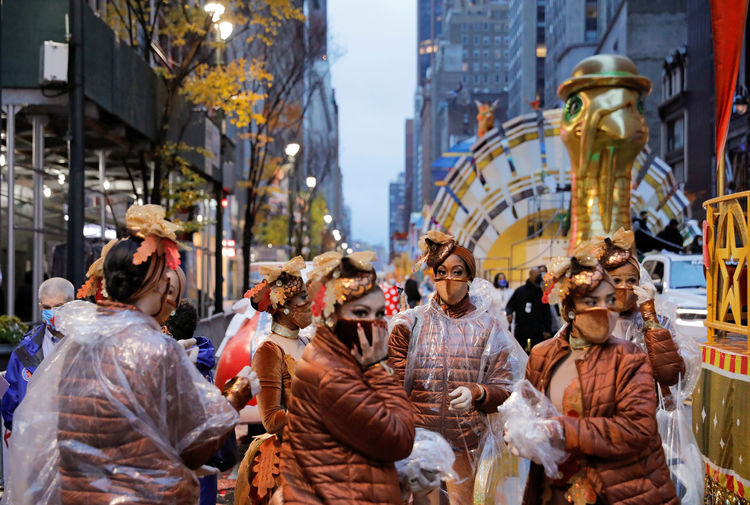 Участники традиционного парада Macy's на&nbsp;День благодарения в&nbsp;Нью-Йорке, 27 ноября 2020 года