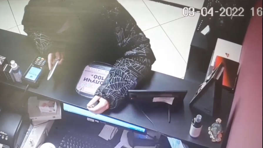 Вооруженное ограбление секс-шопа в Чебоксарах попало на видео