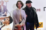 Музыкант Андрей Макаревич (признан в РФ иностранным агентом) с женой Эйнат Кляйн на премьере фильма «Глубже!» в Москве, 2020 год