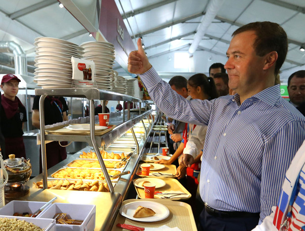 Дмитрий Медведев остался доволен столовой, в&nbsp;которой питаются спортсмены на&nbsp;Универсиаде-2013.