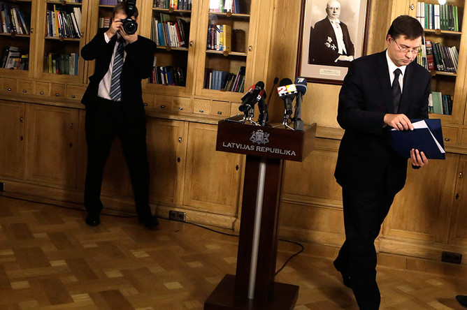 Премьер- министр Латвии Валдис Домбровскис принял решение уйти в отставку
