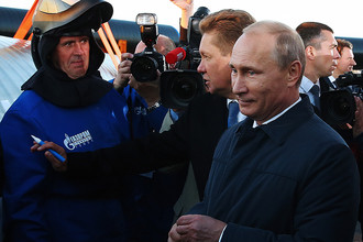 Президент России Владимир Путин и председатель правления ОАО «Газпром» Алексей Миллер на церемонии соединения первого звена магистрального газопровода «Сила Сибири» в районе села Ус Хатын