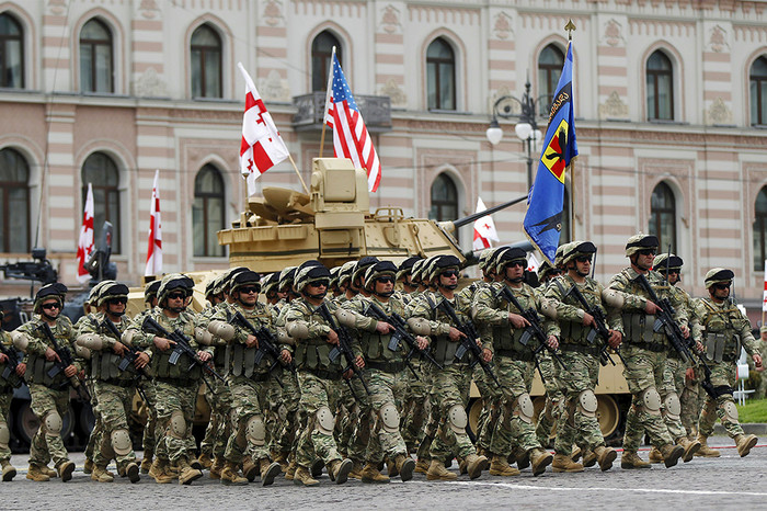 Грузинские военные во время марша в&nbsp;Тбилиси
