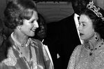 Королева Великобритании Елизавета II и премьер-министр Великобритании Маргарет Тэтчер на приеме в 1979 году