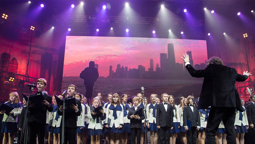 Детский хор телевидения и радио Санкт-Петербурга во время выступления на&nbsp;концерте &laquo;Брат-2&raquo;