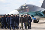 Во время встречи летчиков из первой группы многофункциональных истребителей-бомбардировщиков Су-34, которые вернулись из Сирии
