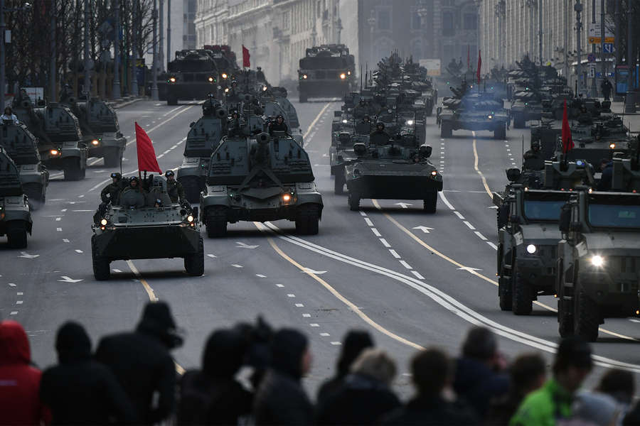 Танки в городе: первая репетиция парада Победы в Москве