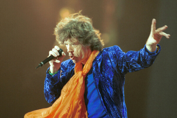 Мик Джаггер во время выступления группы The Rolling Stones в&nbsp;Лужниках, Москва, 1998&nbsp;год