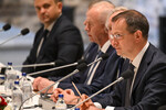 Помощник президента РФ Владимир Мединский во время переговоров делегаций России и Украины в рабочем офисе президента Турции Долмабахче, 16 мая 2025 года