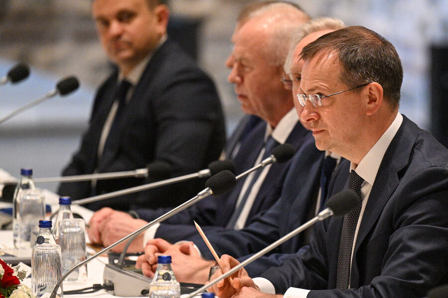 Помощник президента РФ Владимир Мединский во время переговоров делегаций России и Украины в&nbsp;рабочем офисе президента Турции Долмабахче, 16&nbsp;мая 2025&nbsp;года
