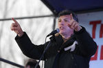 Сопредседатель движения «Солидарность» Борис Немцов выступает во время митинга «За честные выборы» на Болотной площади