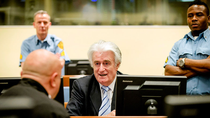 Радован Караджич во время вынесения приговора