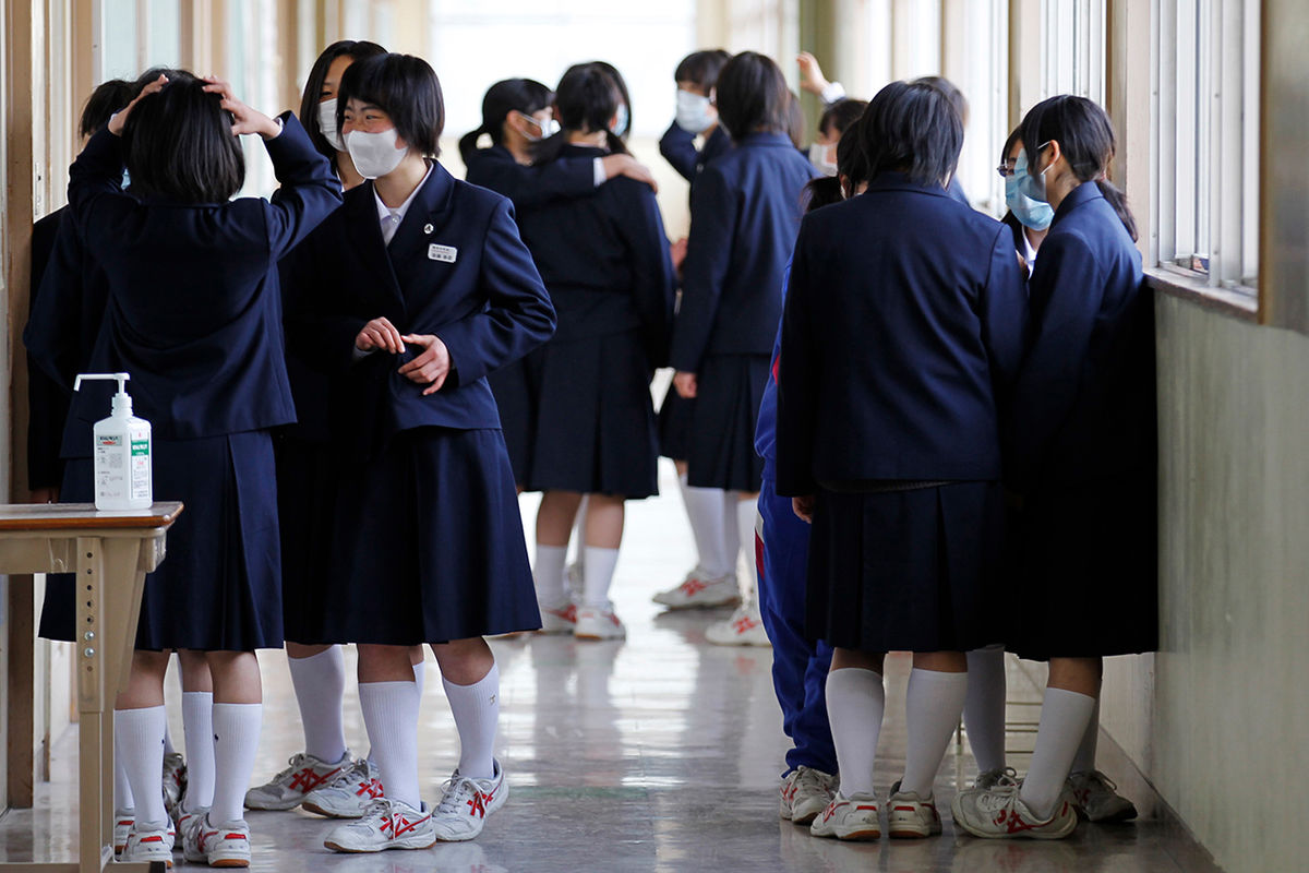 Жительница Японии засудила школу, заставлявшую ее красить волосы - Газета.Ru