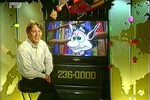 <b>«Позвоните Кузе» (1997–1999)</b>
<br><br>
Детская программа, от которой сводит олдскулы у всех детей 90-х (и дети которых, кажется, даже мельком не слышали о легендарном Кузе). Шоу стало первым в истории российского телевидения интерактивным проектом — это была удаленная детская компьютерная игра, популяризовавшая фразы «Эй, бобер! Куда попер?» и «Ну что, покатили потихоньку?». Для участия в «Позвоните Кузе» надо было, собственно, позвонить Кузе (он же Хьюго — мультяшный персонаж, придуманный в Дании), после чего можно было играть в мини-игры: телефон переводился в фоновый режим и превращался в джойстик. Программа имела сумасшедшие рейтинги, но просуществовала недолго: причиной тому стало появление у детей своих собственных компьютеров и приставок. Где, впрочем, многие продолжили играть за Кузю — в начале нулевых персонаж был главным действующим лицом огромного количества аркад.