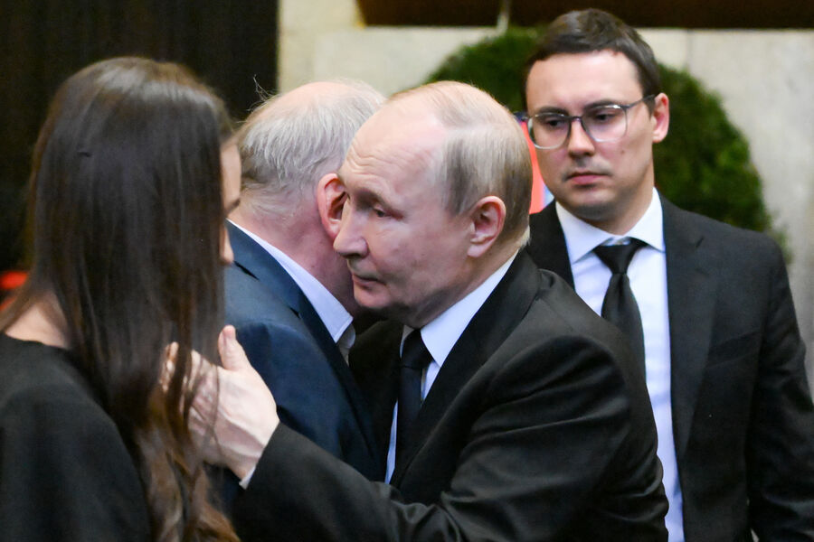 Президент РФ Владимир Путин на&nbsp;церемонии прощания с&nbsp;председателем Верховного суда РФ Ириной Подносовой в&nbsp;траурном зале ЦКБ Управления делами президента РФ в&nbsp;Москве, 24&nbsp;июля 2025&nbsp;года