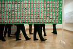 Постер с фотографиями жертв ЭТА во время открытия выставки «Гражданская гвардия, щит демократии против терроризма», 2011 год