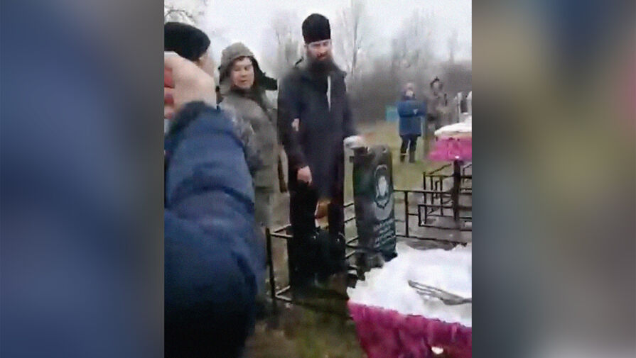 В Белгородской области священник на похоронах угрожал набить морду кадилом