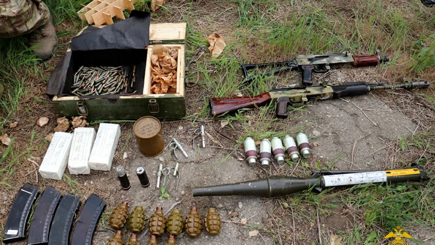 На чердаке дома в Запорожье нашли схрон с оружием и боеприпасами